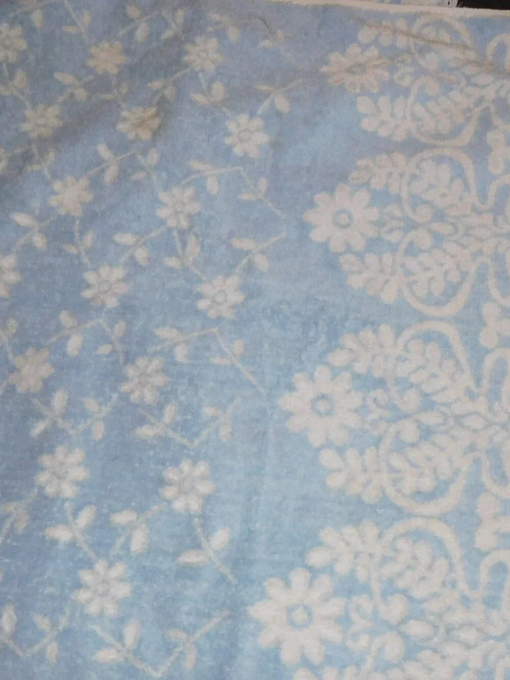 VINTAGE Royal Family Cannon BLUE WHITE SCROLL SCULPTED BATH TOWEL USA MADE MCM